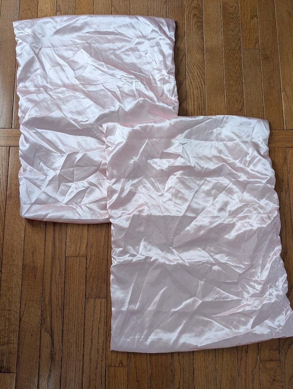 NWOT Set of 2 Satin Pillow Cases in Light Pink